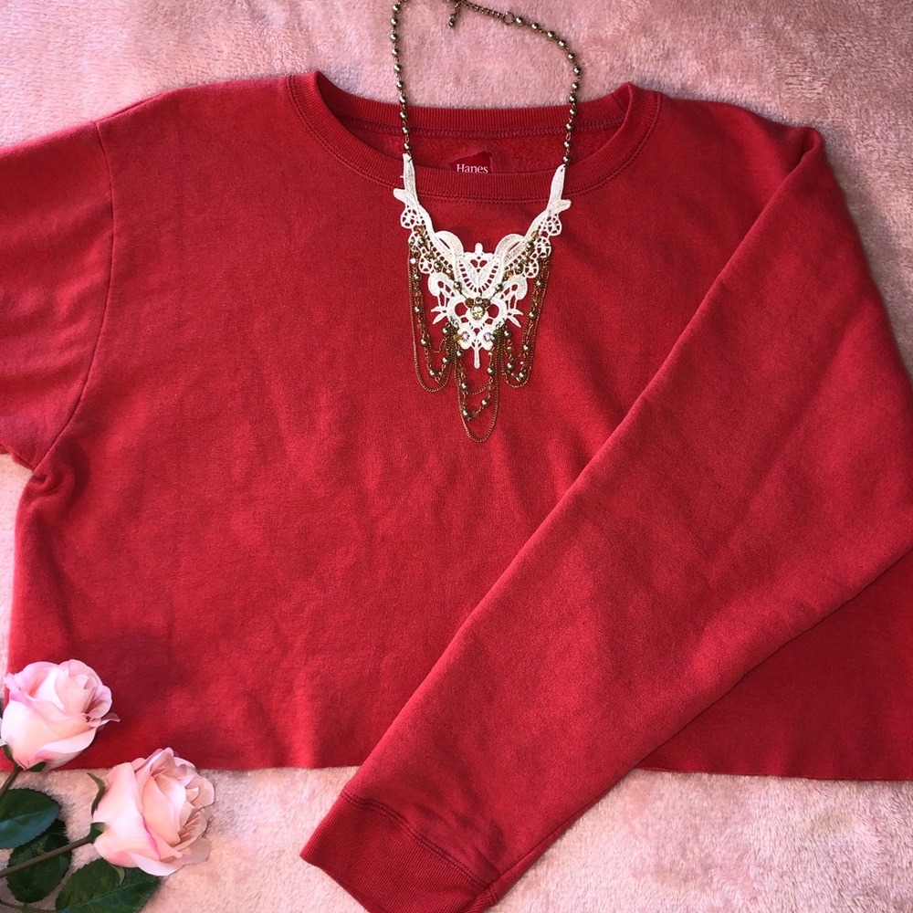 Red Hanes sweatshirt.